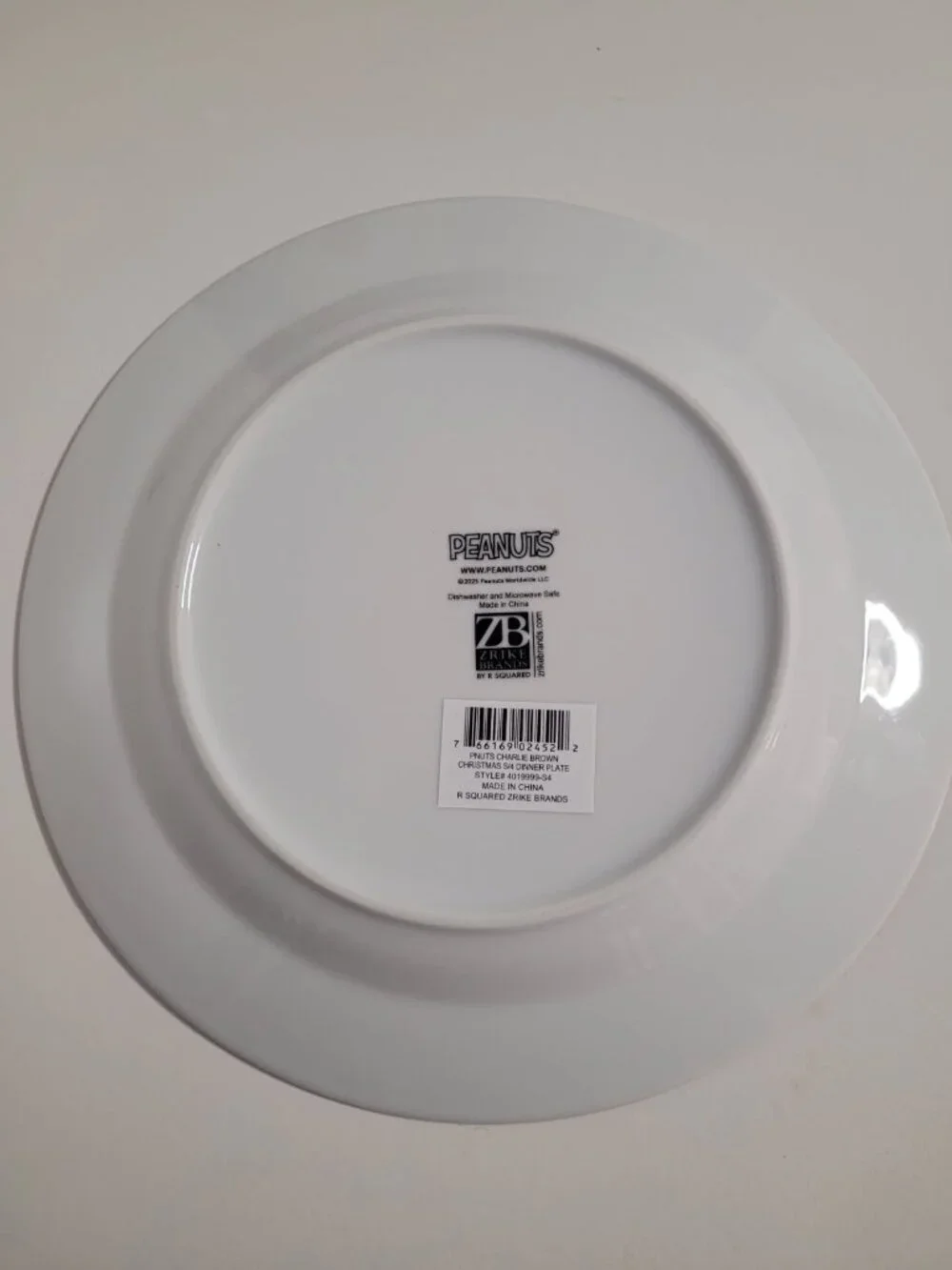 New A Charlie Brown Christmas Dinner Plate - Snoopy, Charlie Brown Peanuts